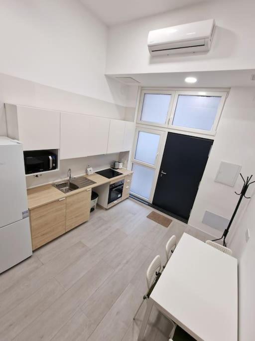 Seco Calle, Precisos Loft Super Equipado Cerca De Metro Pacifico Мадрид Экстерьер фото